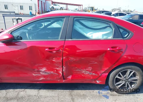 2022 Kia Forte Lxs z USA, uszkodzony, nr VIN 3KPF24AD2NE417096